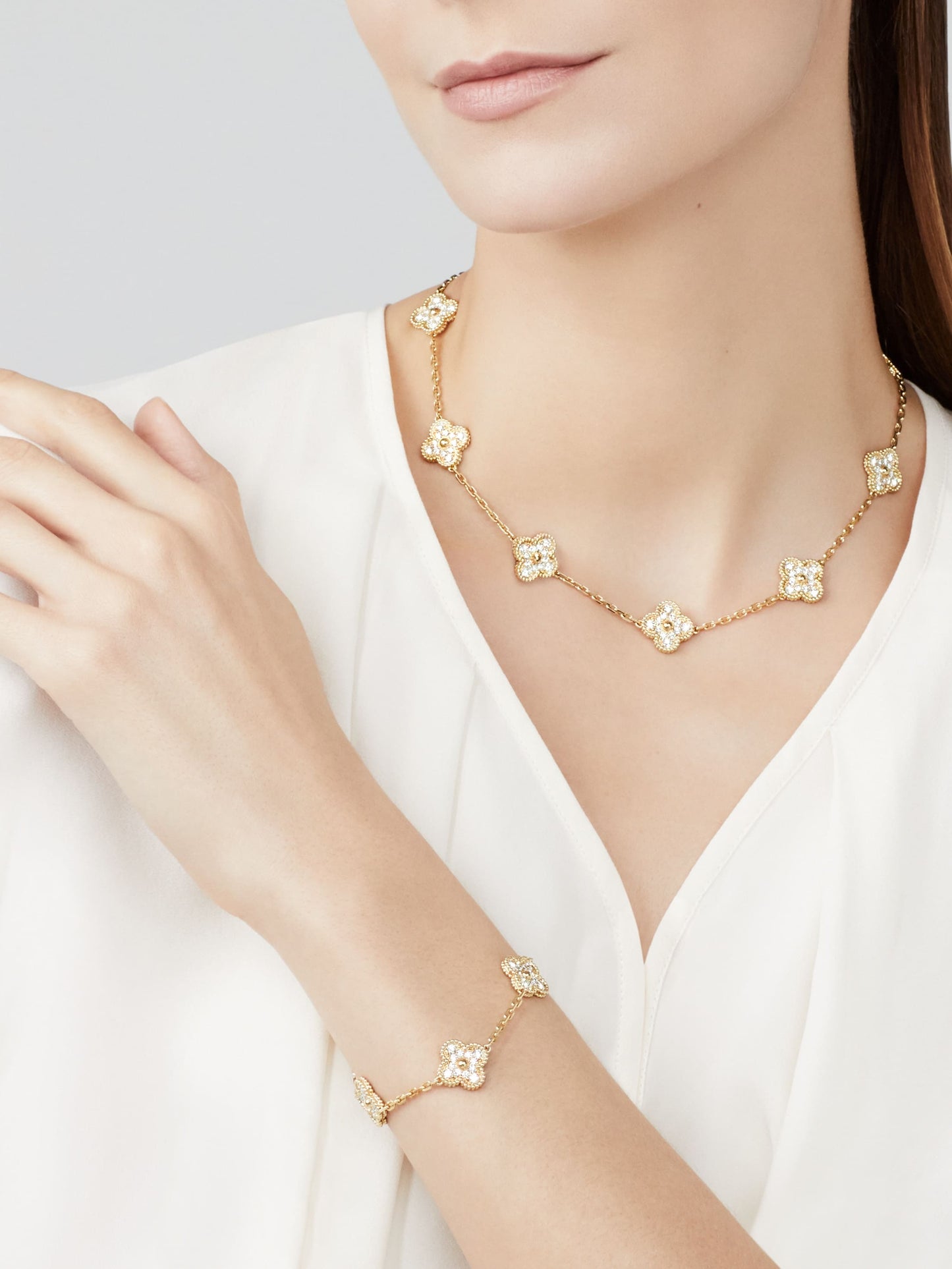 Pulsera Trébol Dorada y Blanco