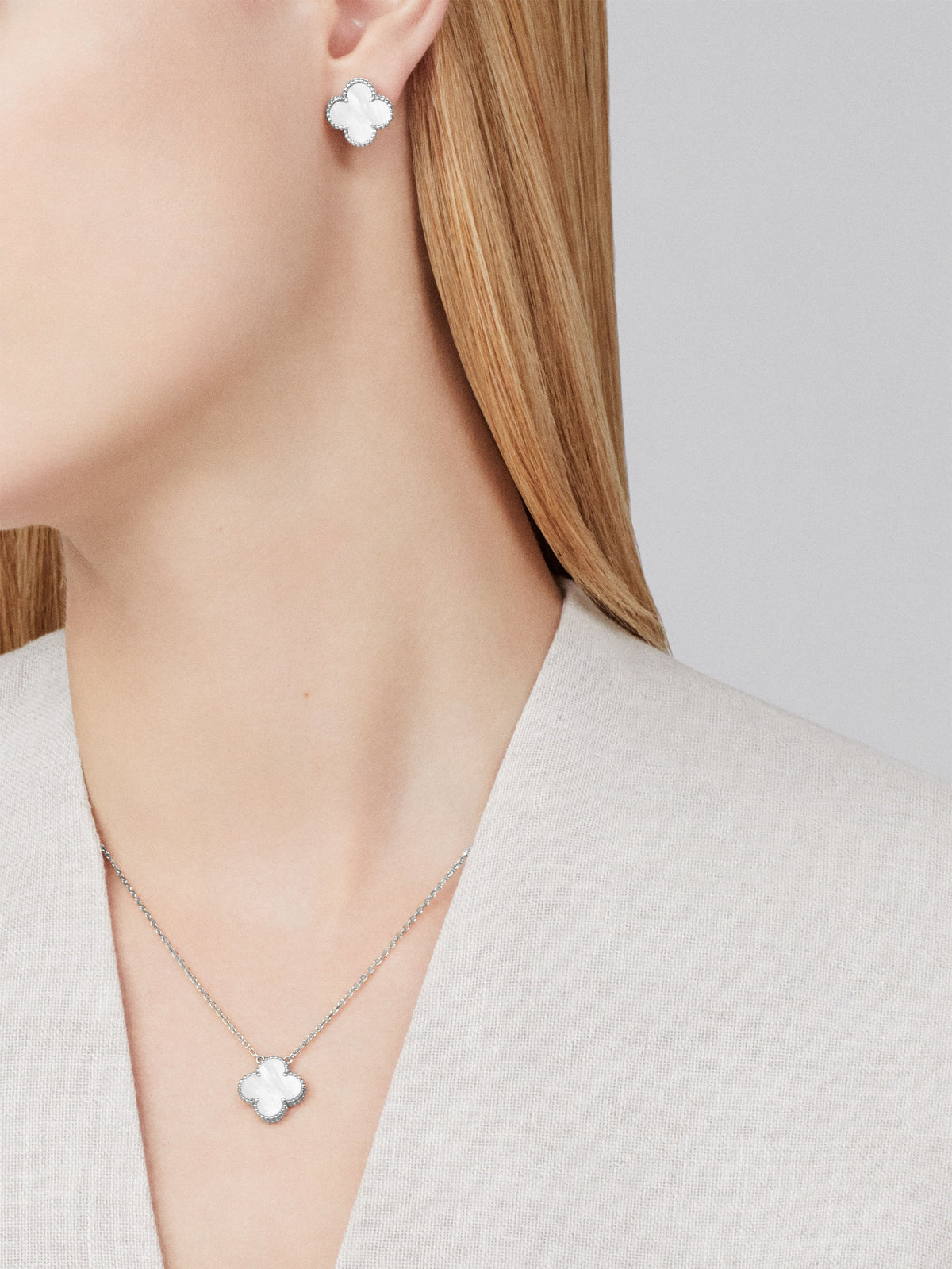 Pendientes Trébol Plata y Blanco