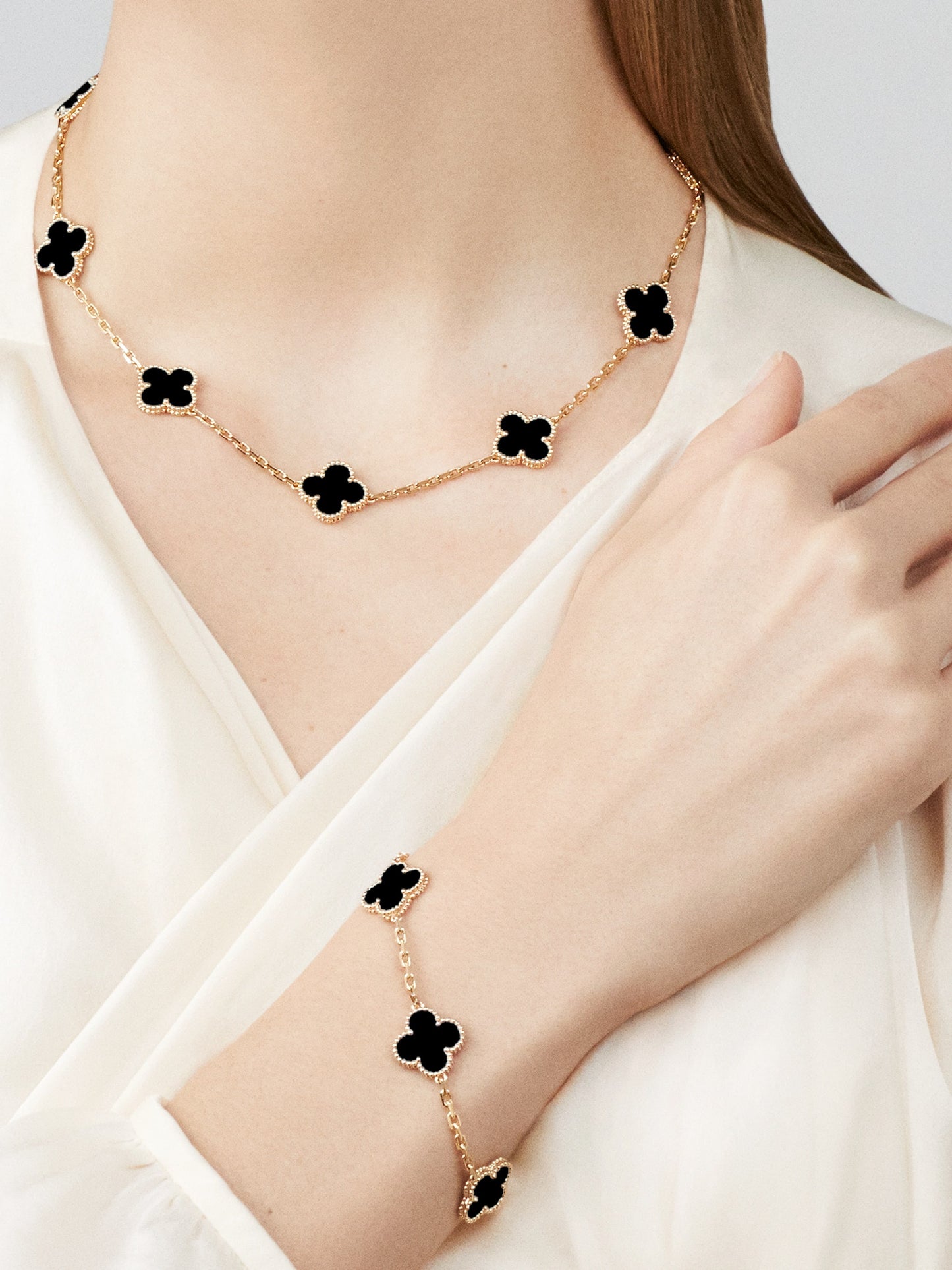 Pulsera Trébol Dorada y Negro