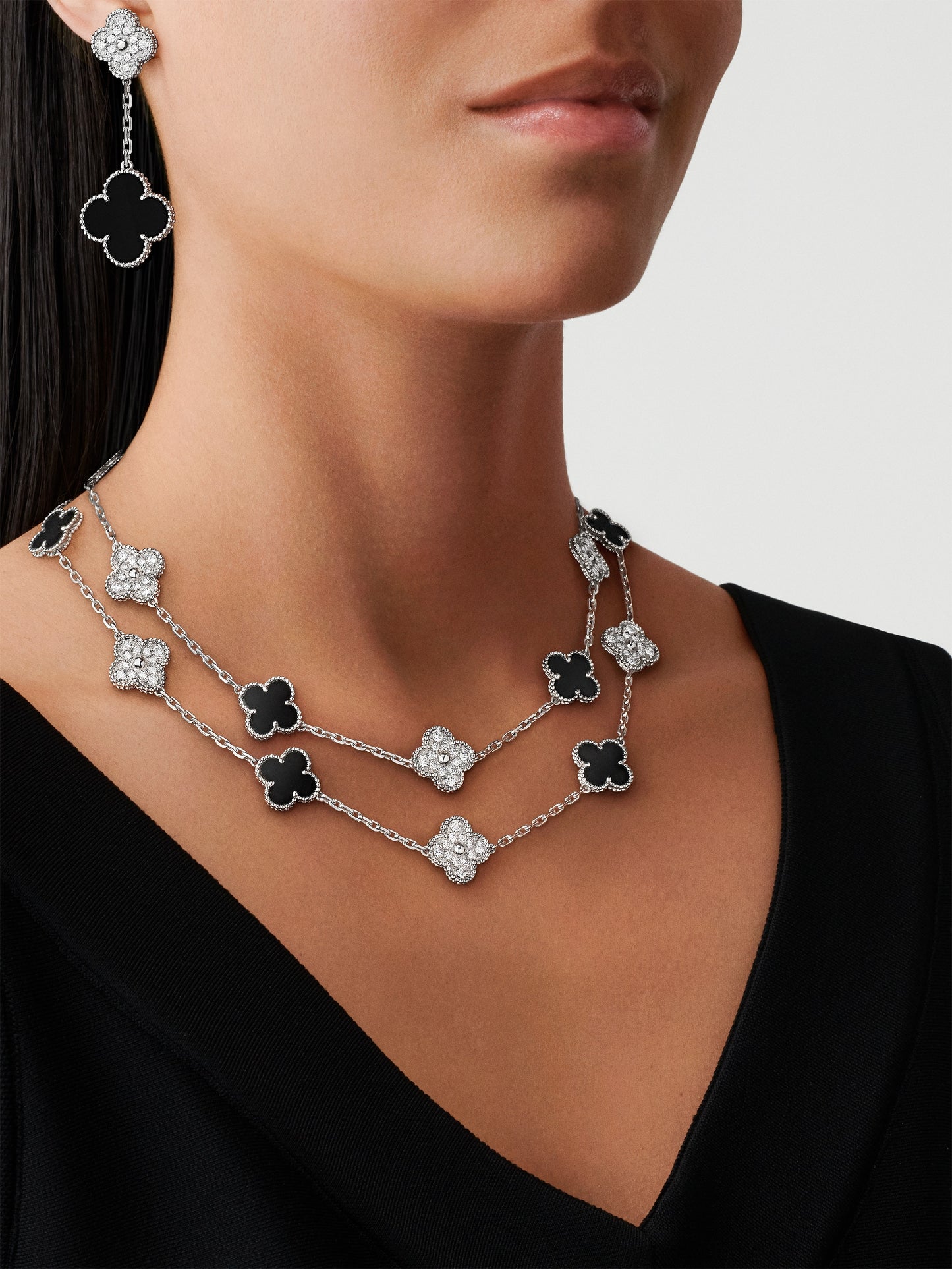 Pendientes Colgantes Trébol Plata y Negro