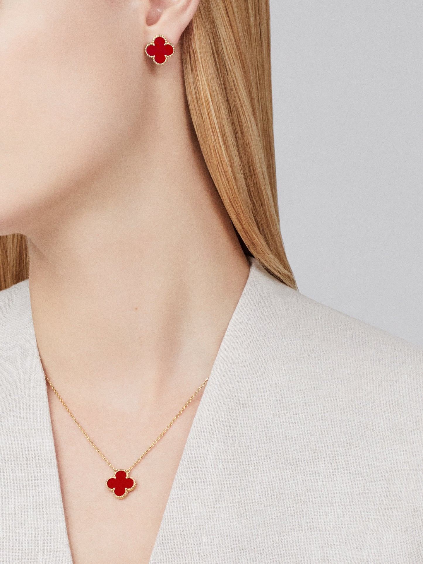 Collar Trébol Dorado y Rojo