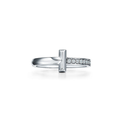 Anillo T Plateado y Zirconias