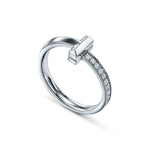 Anillo T Plateado y Zirconias