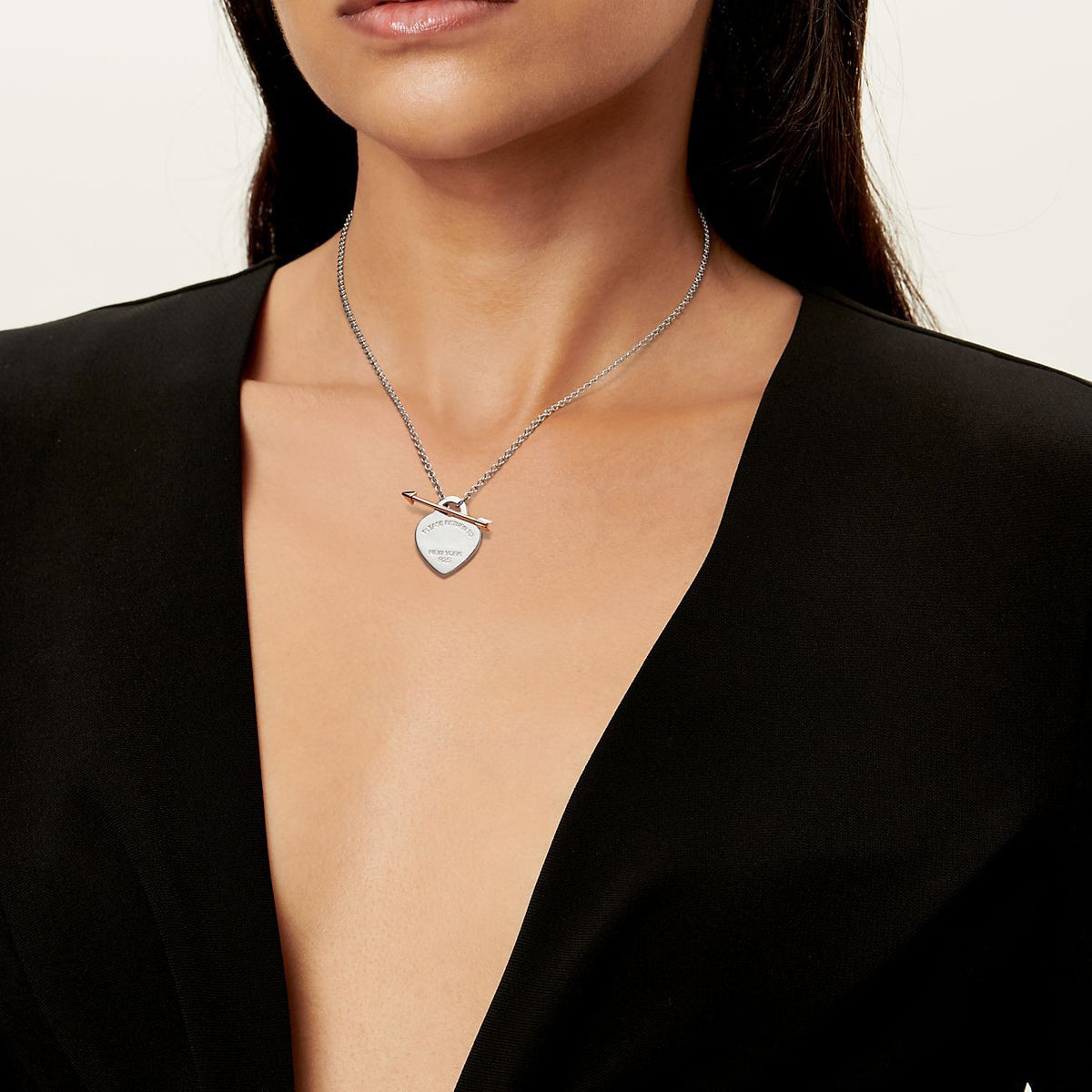 Collar Corazón Flecha Rosada